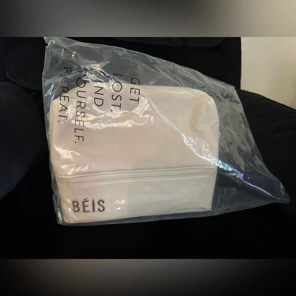 BEIS Double-Decker Cream Cosmetic Case
